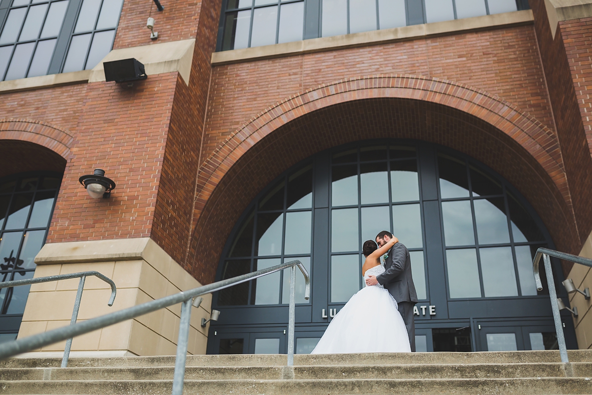 Indianapolis Wedding Photographers | Lucas Oil Stadium Wedding | casey and her camera