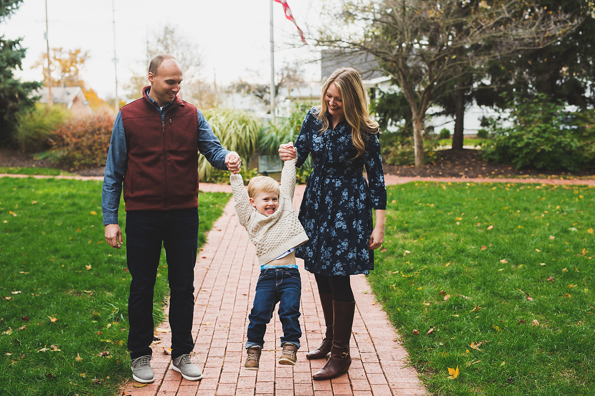 Downtown Zionsville Family Session | Indianapolis Photographer | casey and her camera