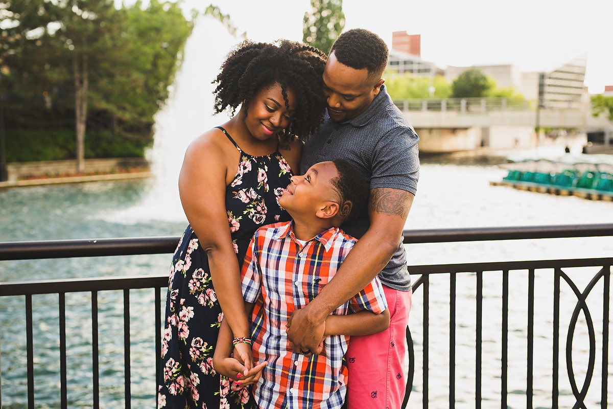 Indianapolis Canal Walk Family Session | Indianapolis Family Photographers  | casey and her camera