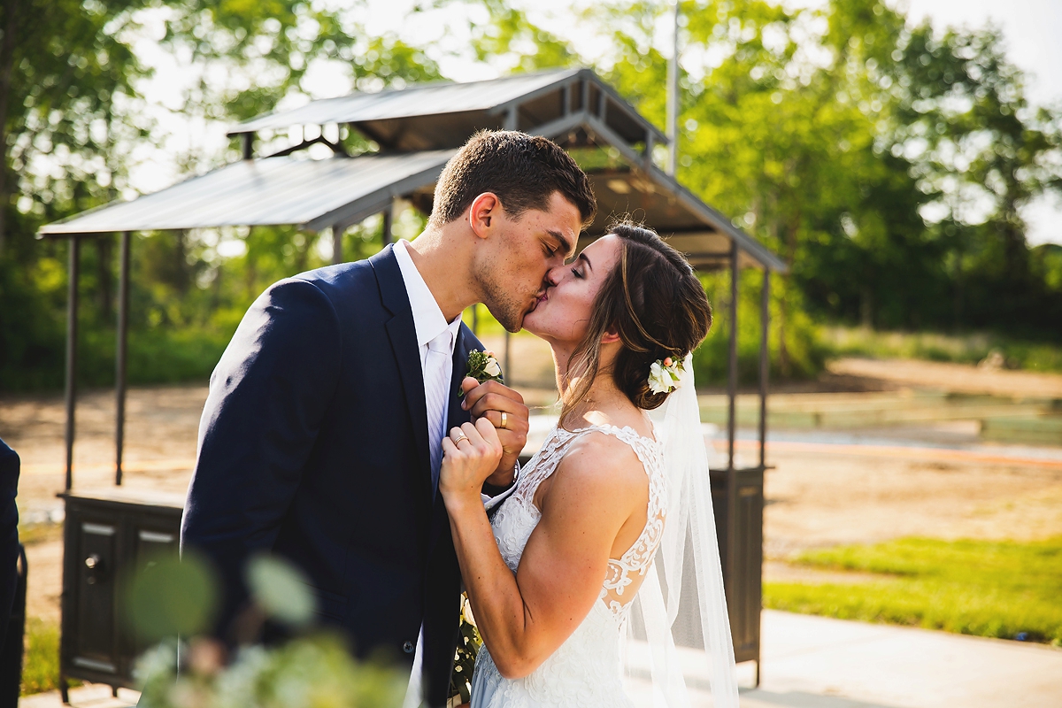 Indianapolis Wedding Photographer | Daniel's Vineyard Wedding | casey and her camera