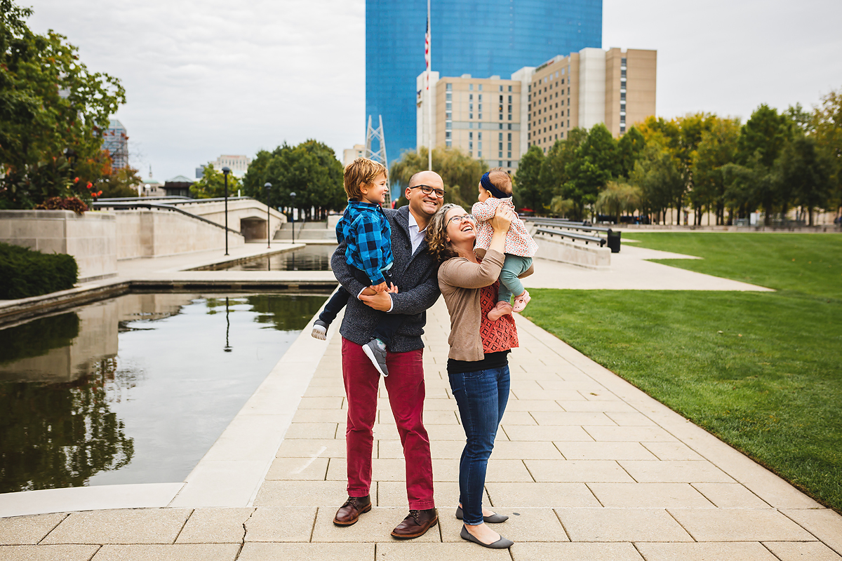 Indianapolis Canal Walk Family Session | White River State Park Family Session | Indianapolis Family Photographer | casey and her camera